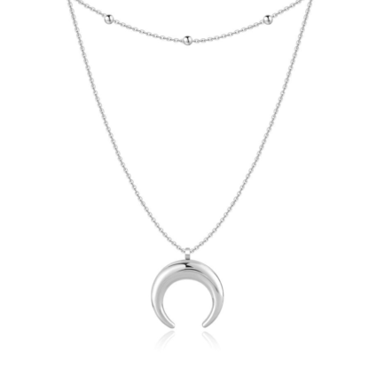 collier multi rang avec pendentif corne