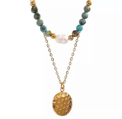 collier femme avec medaille martele