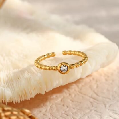 bague fine tendance avec pierre oxyde zirconium blanc