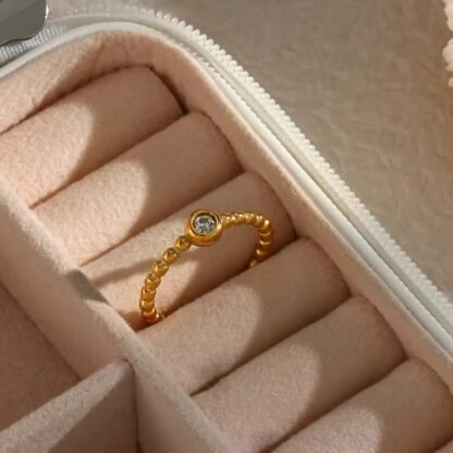 bague fine tendance avec pierre oxyde zirconium blanc