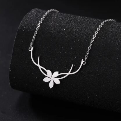 collier pendentif fleur femme