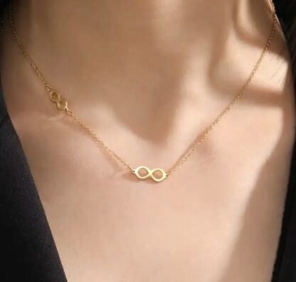 collier chaine fine avec deux pendentifs en forme d infini