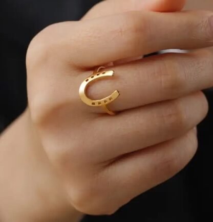 bague fer a cheval tendance